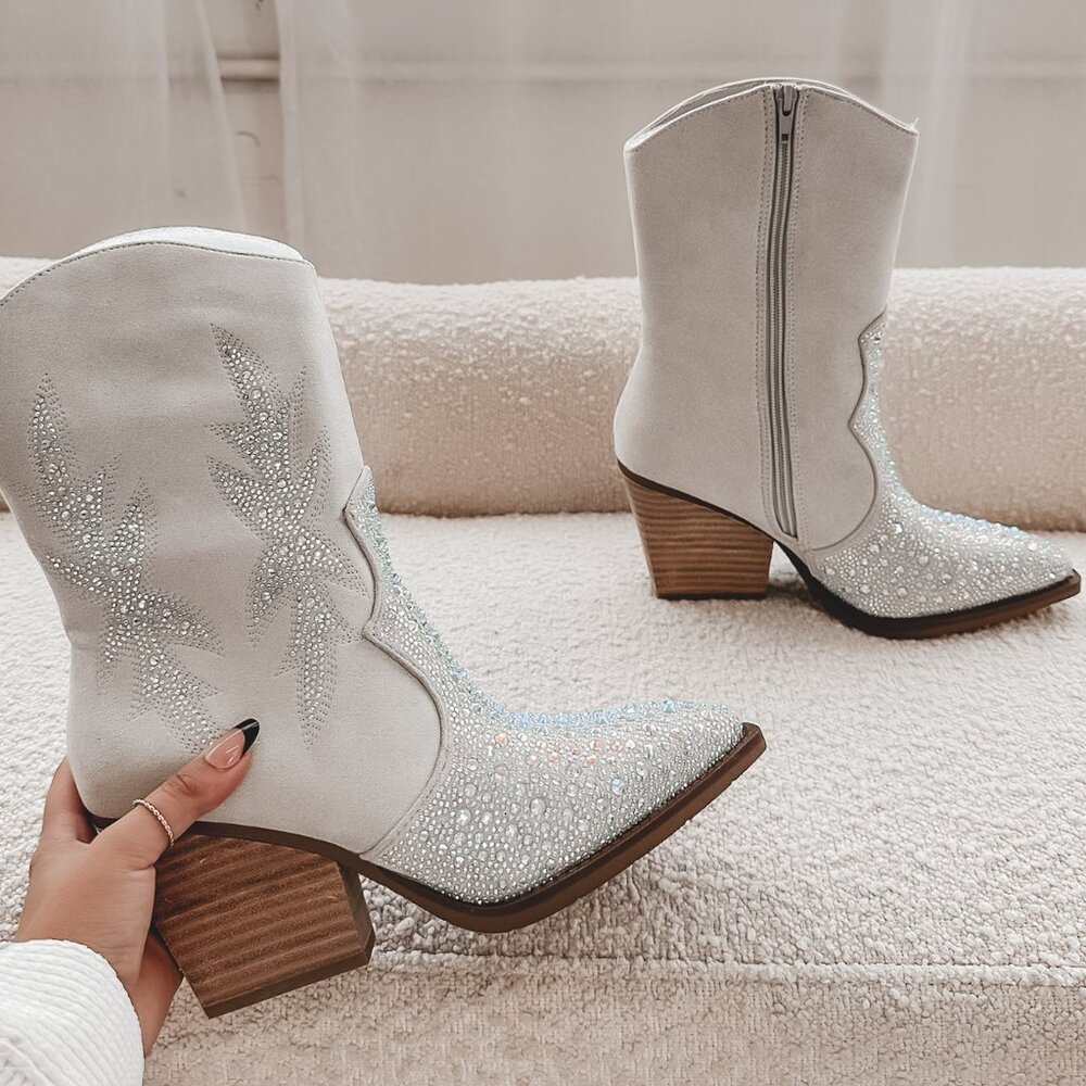 AMAZING LACE Cream Rhinestone Western Boots Size 10